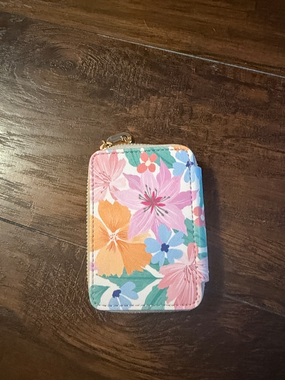 Magnetic wallet, attaches to phone